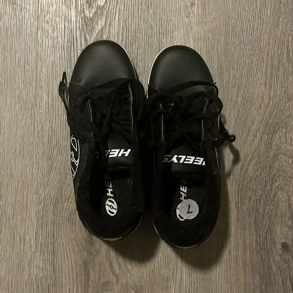 Heelys shoes - Picture 1 of 1